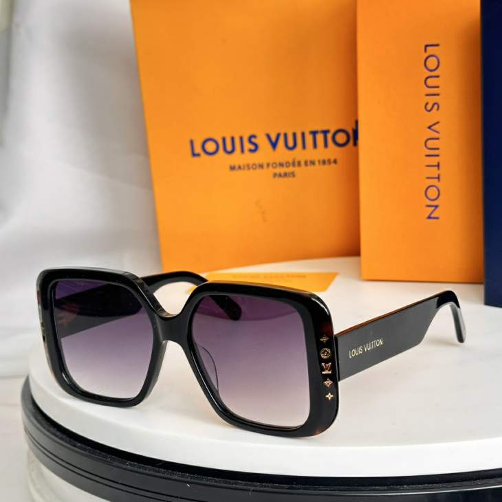Picture of Louis Vuitton Sunglasses _SKUfw77817991fw